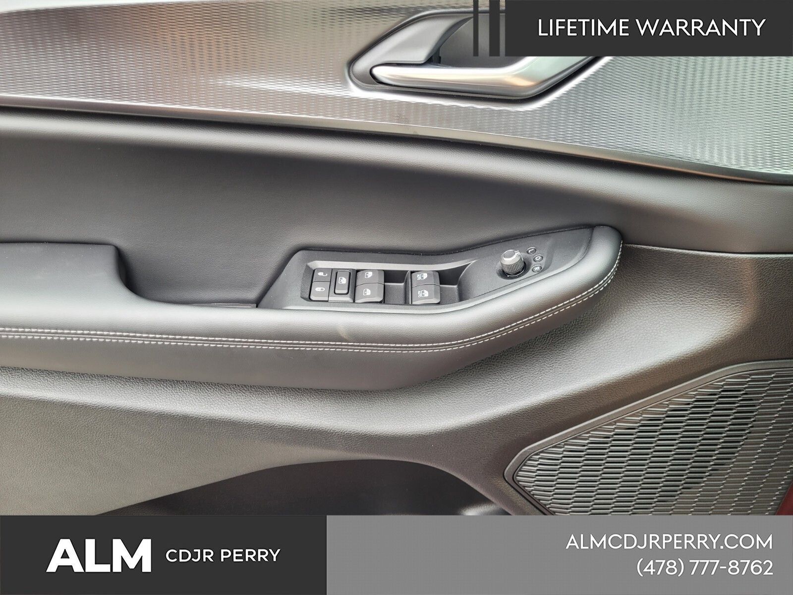New 2025 Velvet Red Pearl-Coat Exterior Paint Jeep Altitude X image 28