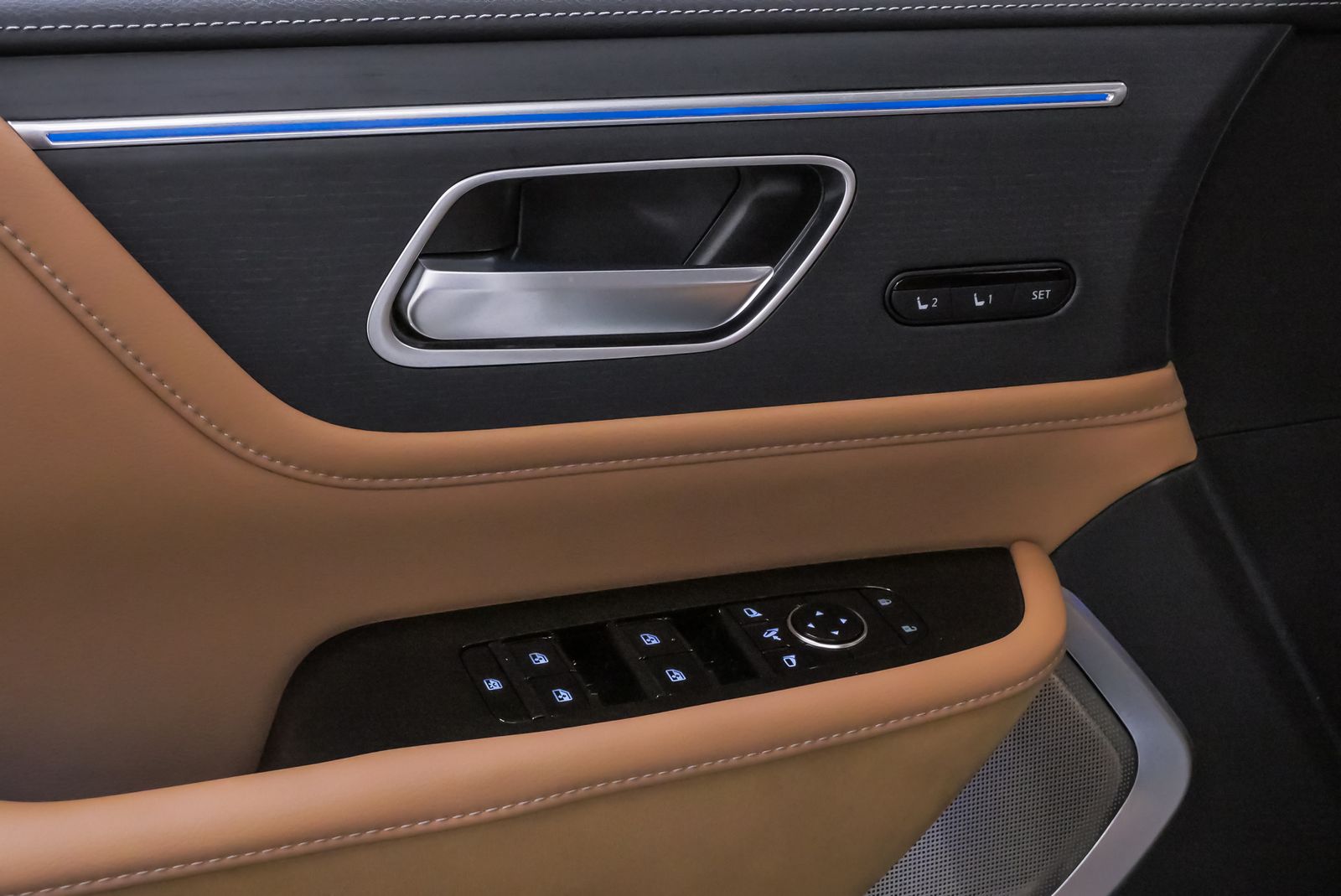 2025 INFINITI QX80 SENSORY White at River Oaks CDJR
