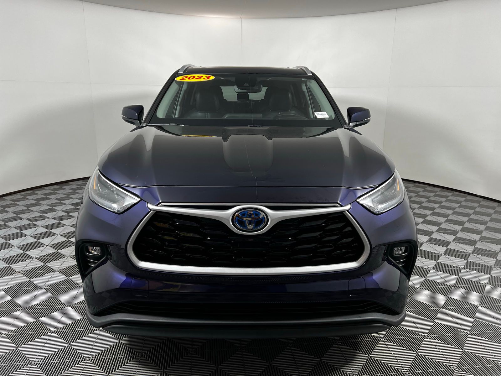 Thumbnail: 2023 Toyota Highlander - 2