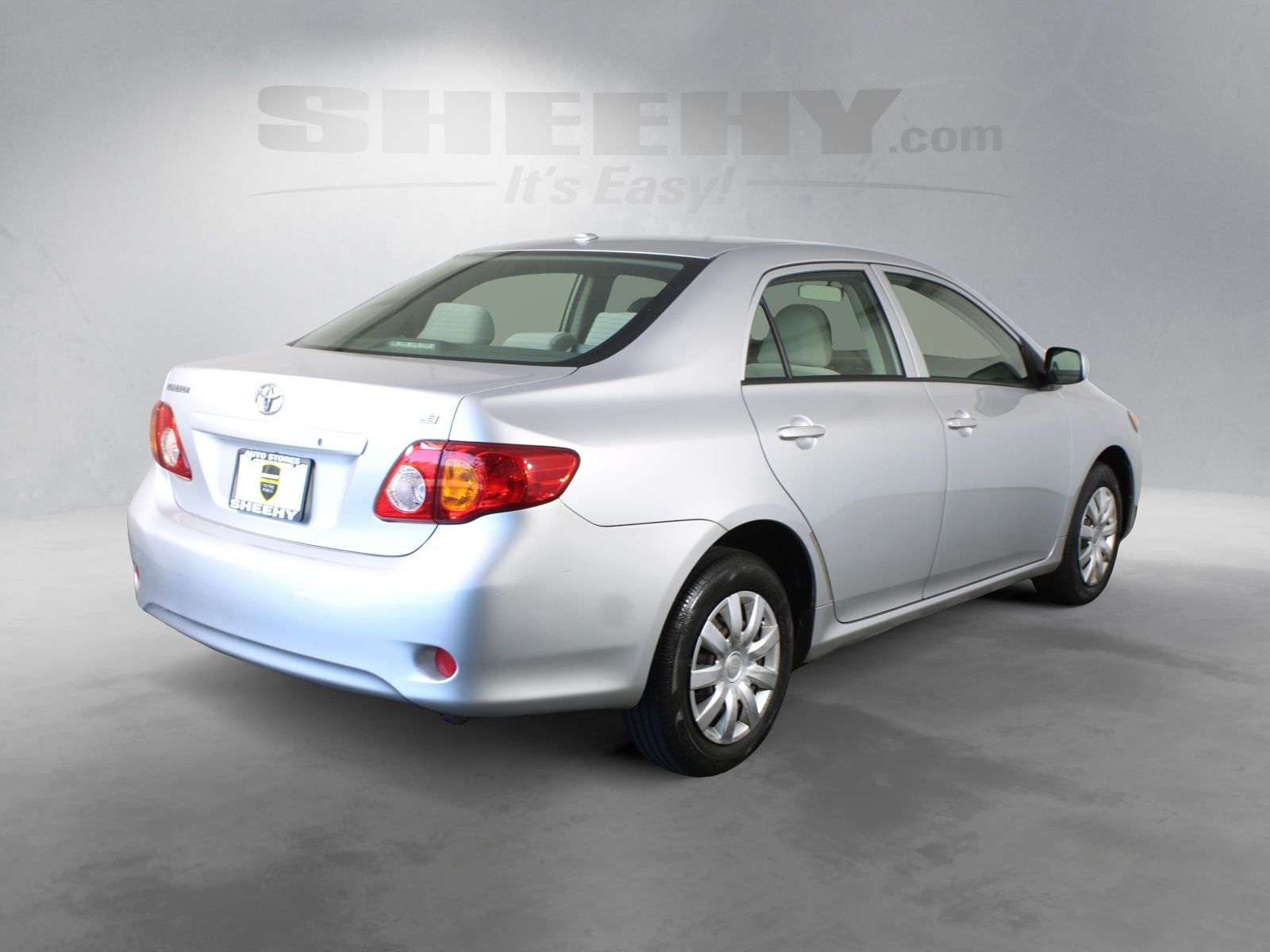 Used 2010 Silver Toyota LE image 9