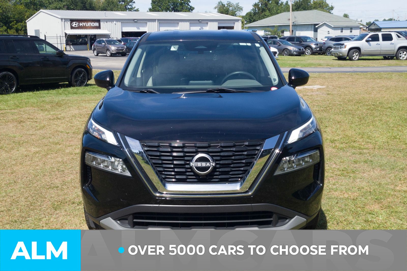 2023 Nissan Rogue SV photo 2