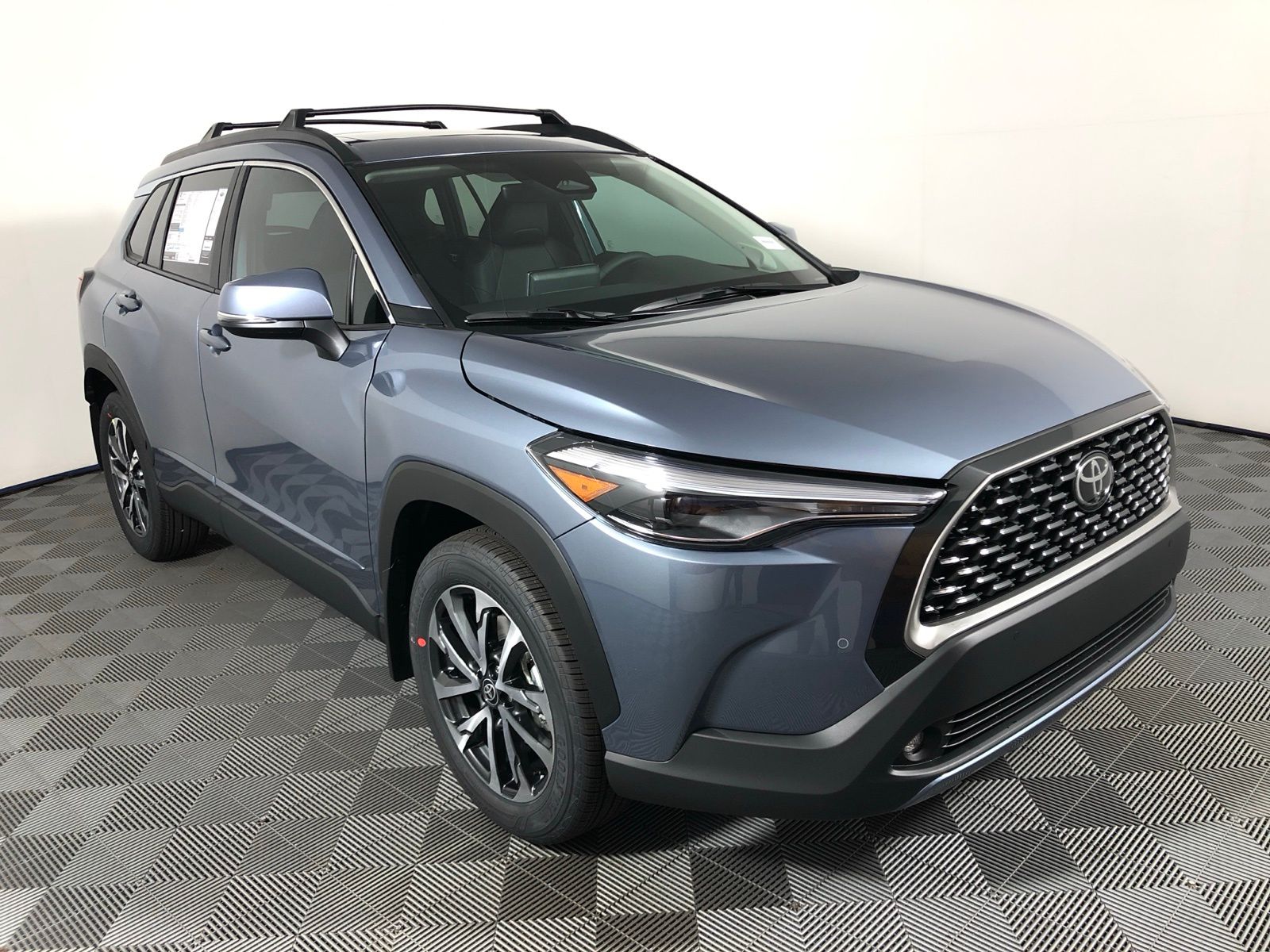 2025 Toyota Corolla Cross XLE 3