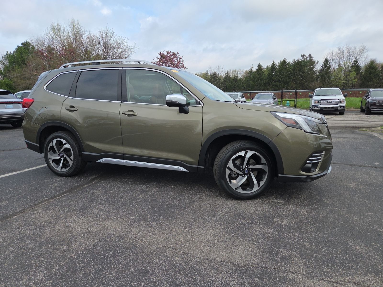 View vehicle photo 3