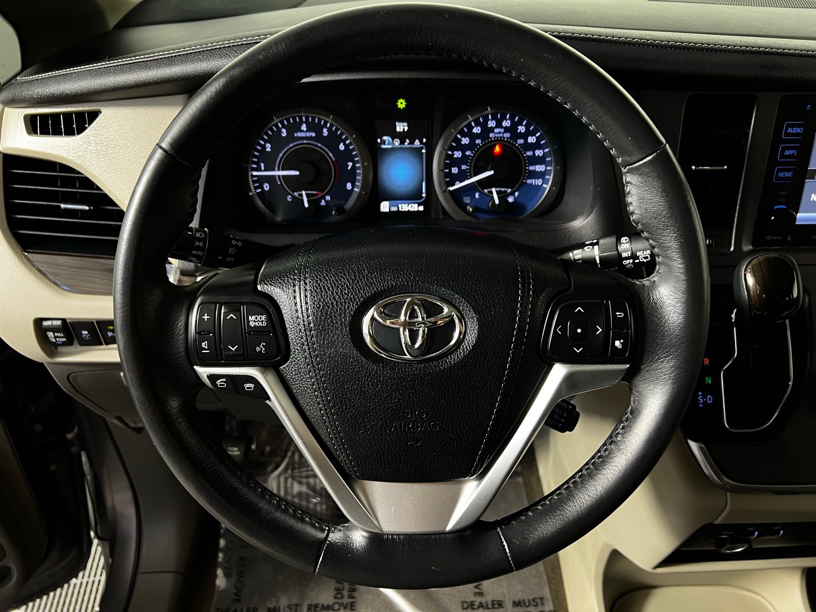 2016 Toyota Sienna XLE 15