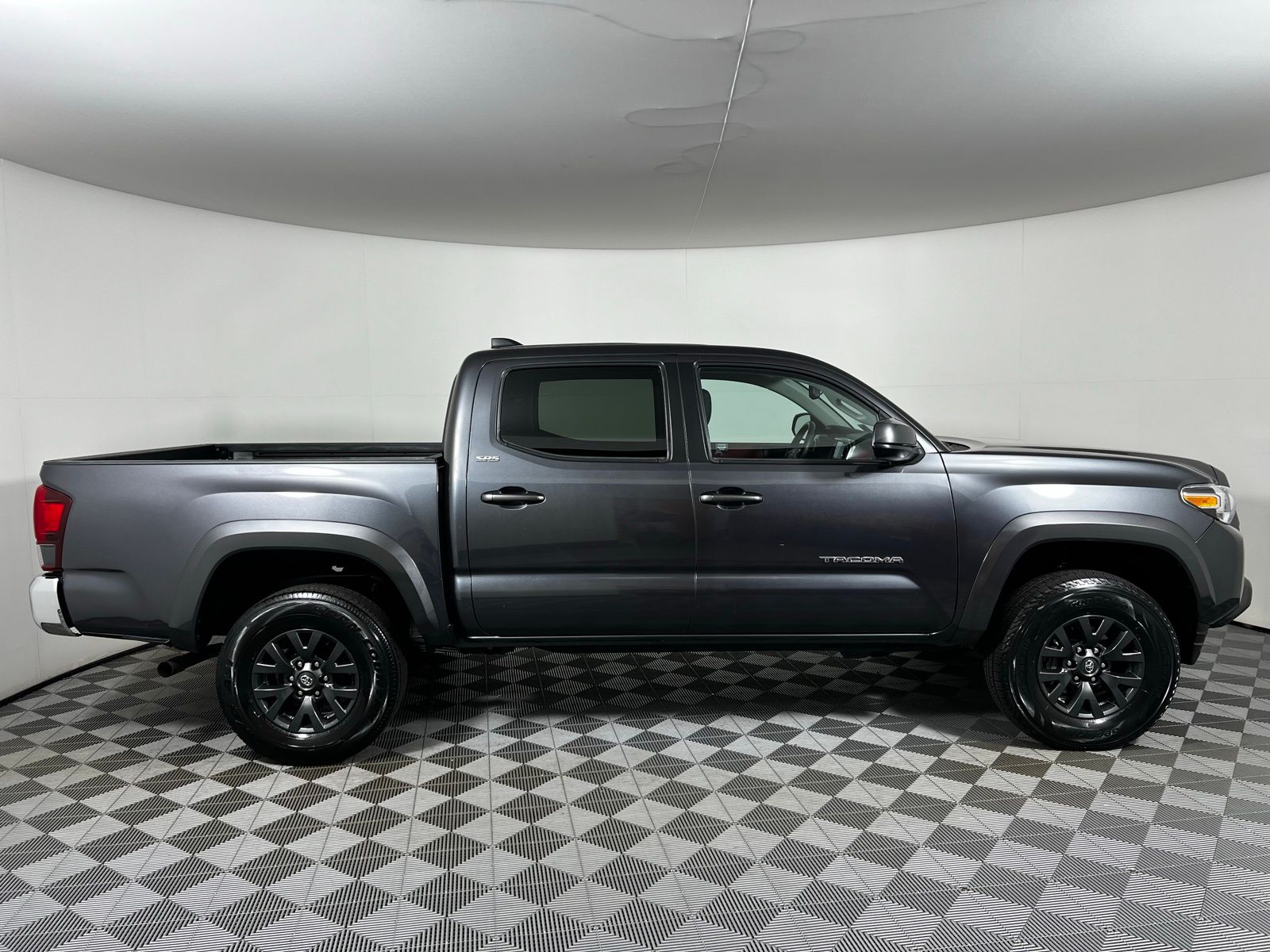 2022 Toyota Tacoma SR 4