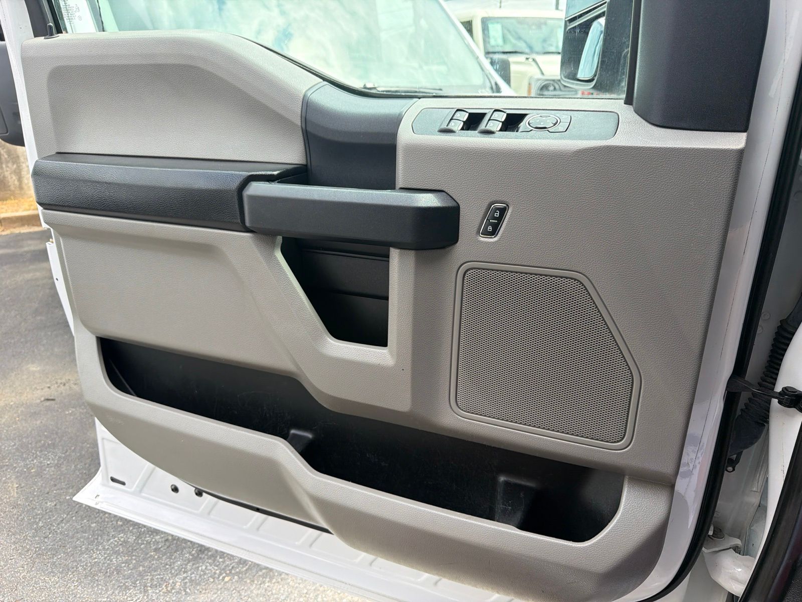 Used 2017 Oxford White Ford XL image 21