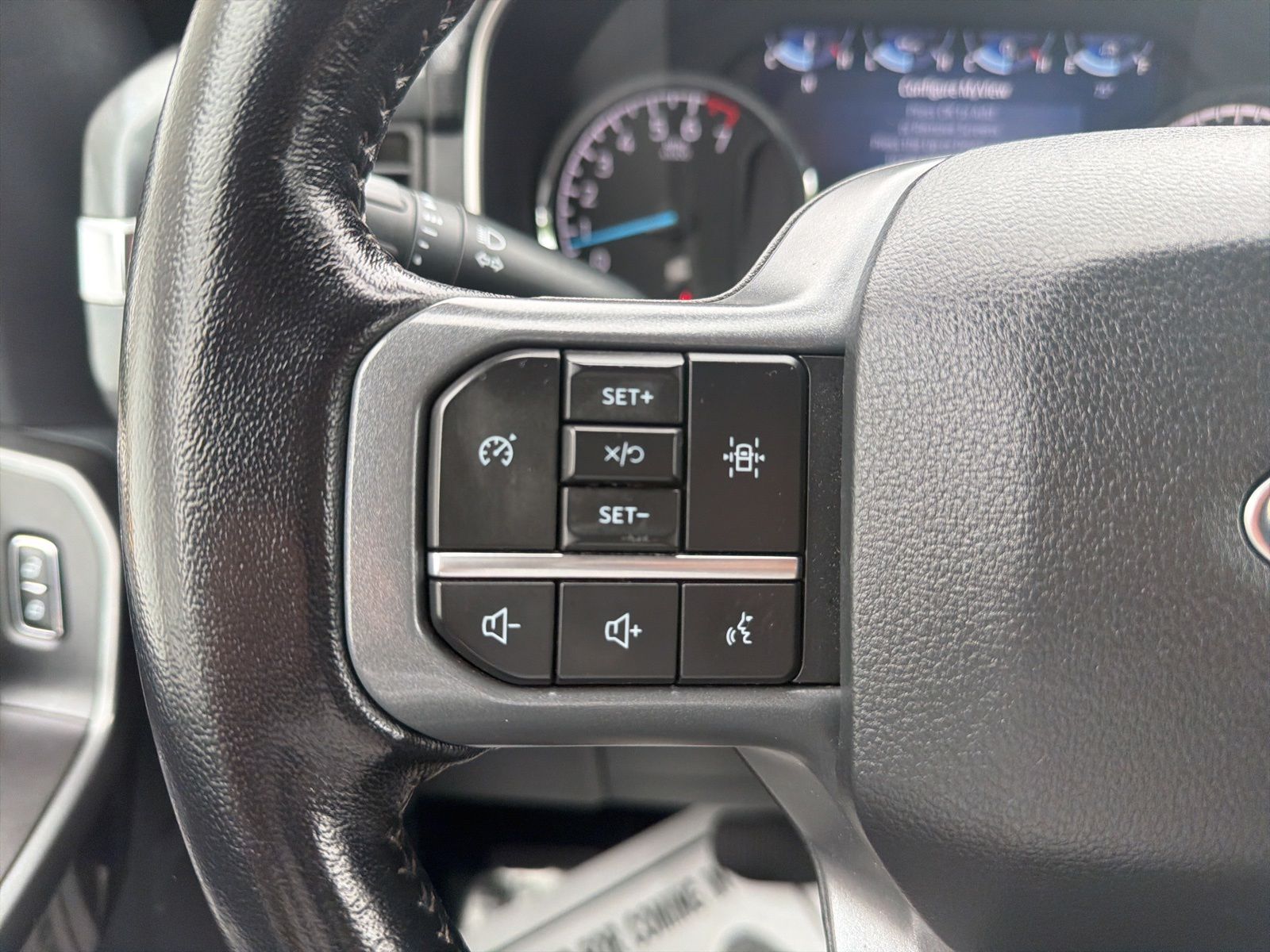 Certified Used 2022 Oxford White Ford XLT image 19