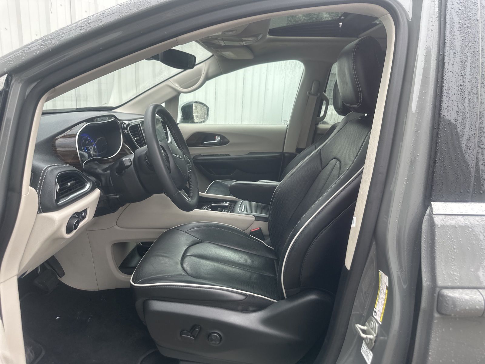 Used Car 2023 Chrysler Pacifica  Limited For Sale Under $30,000 In Austin, Texas