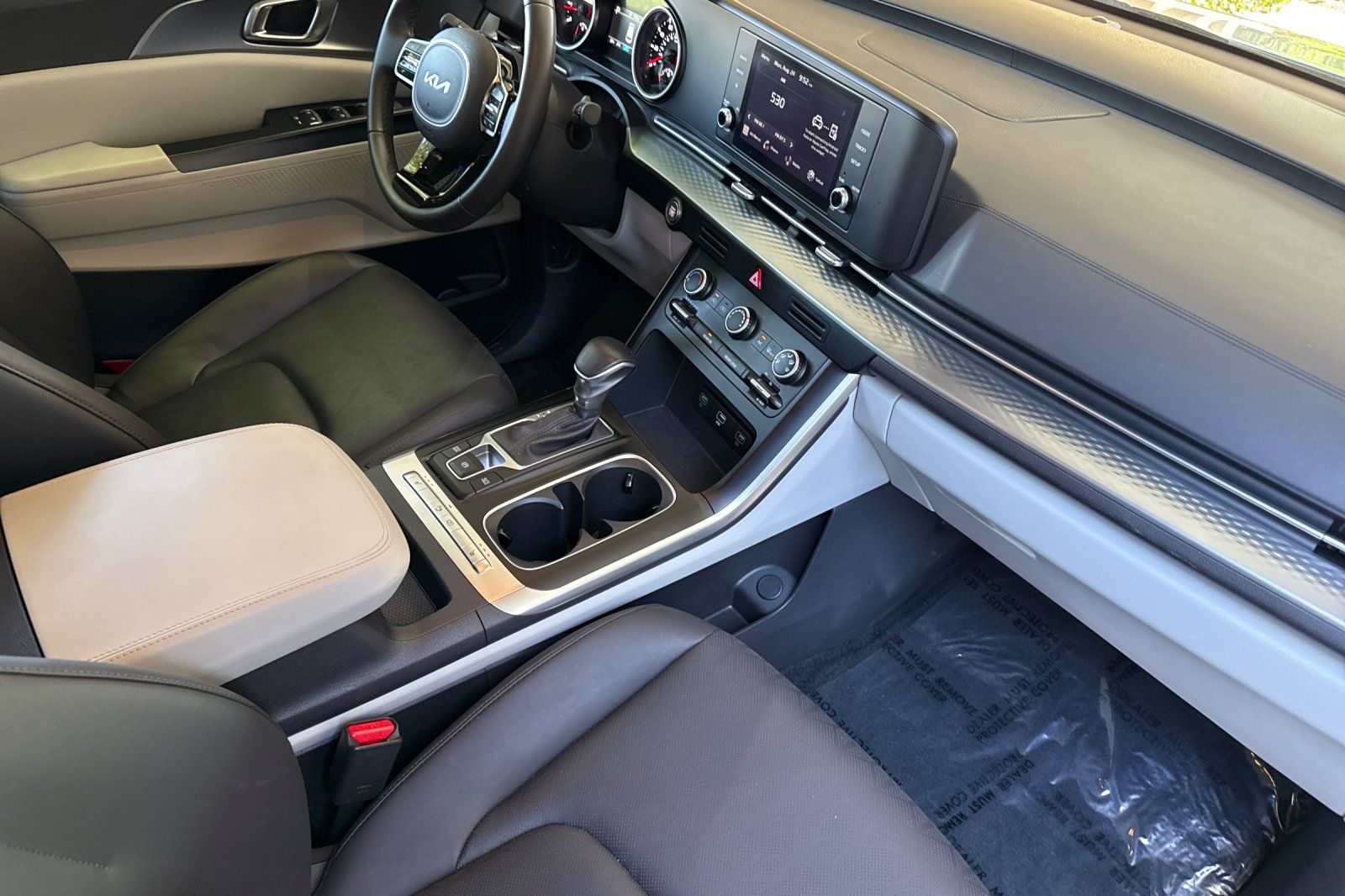 Used 2024 Kia Carnival Van
