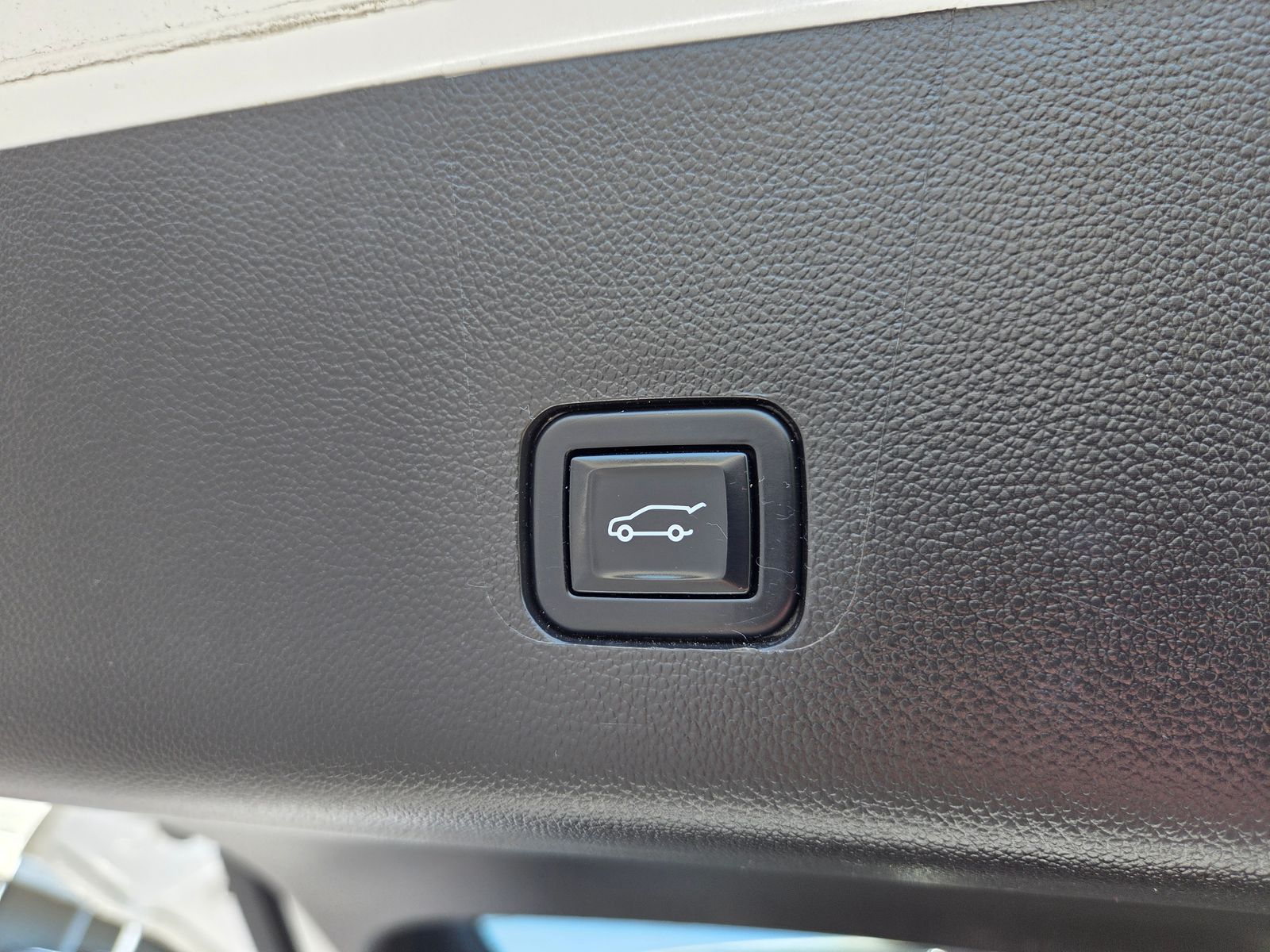 used 2021 Chevrolet Traverse car, priced at $27,244