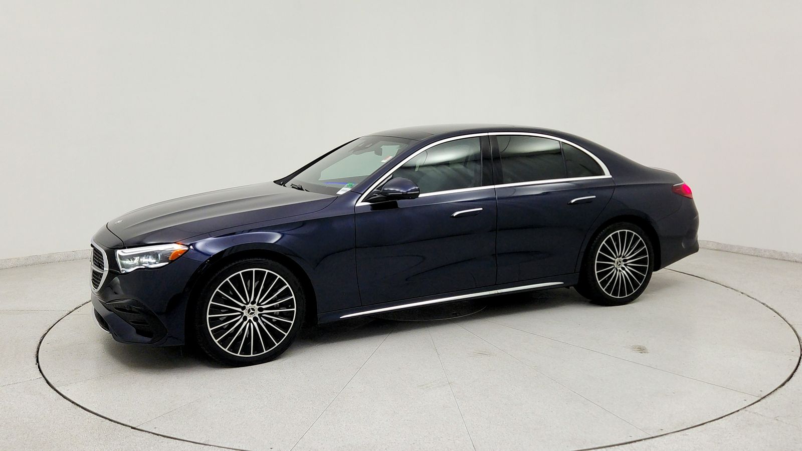 Used 2025 Blue Mercedes-Benz E 450 image 3
