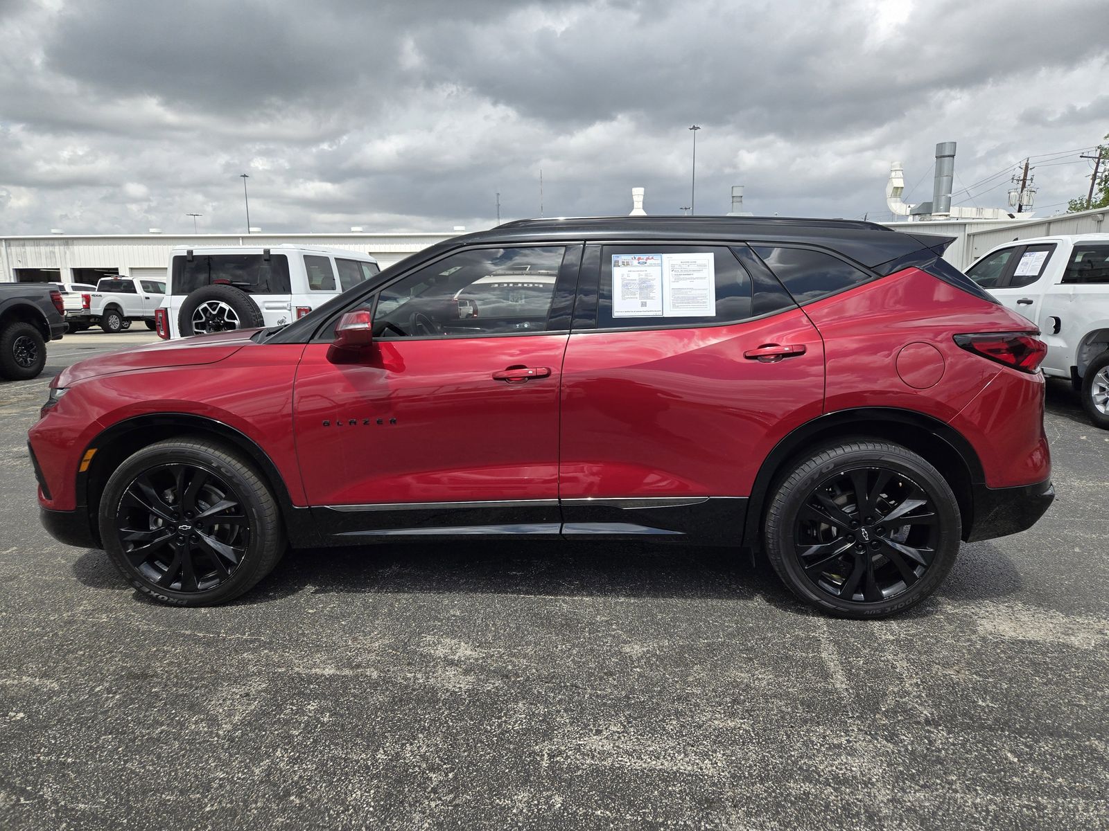 View vehicle photo 3