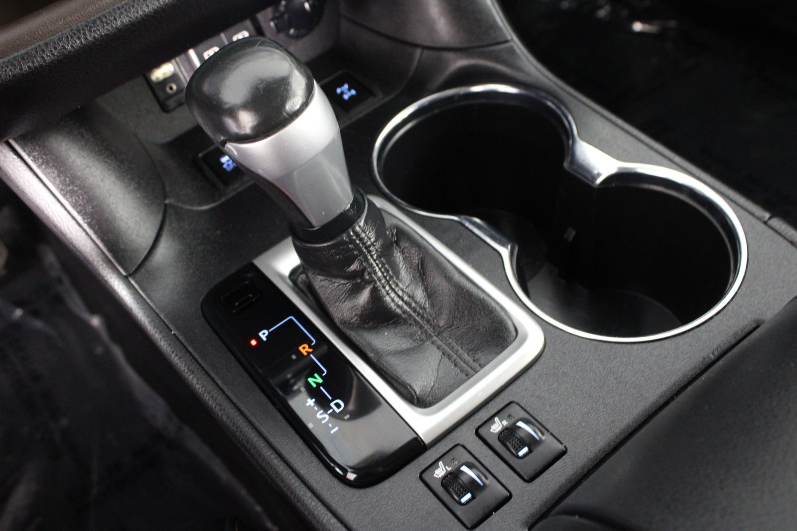 Used 2018 Black Toyota XLE image 19