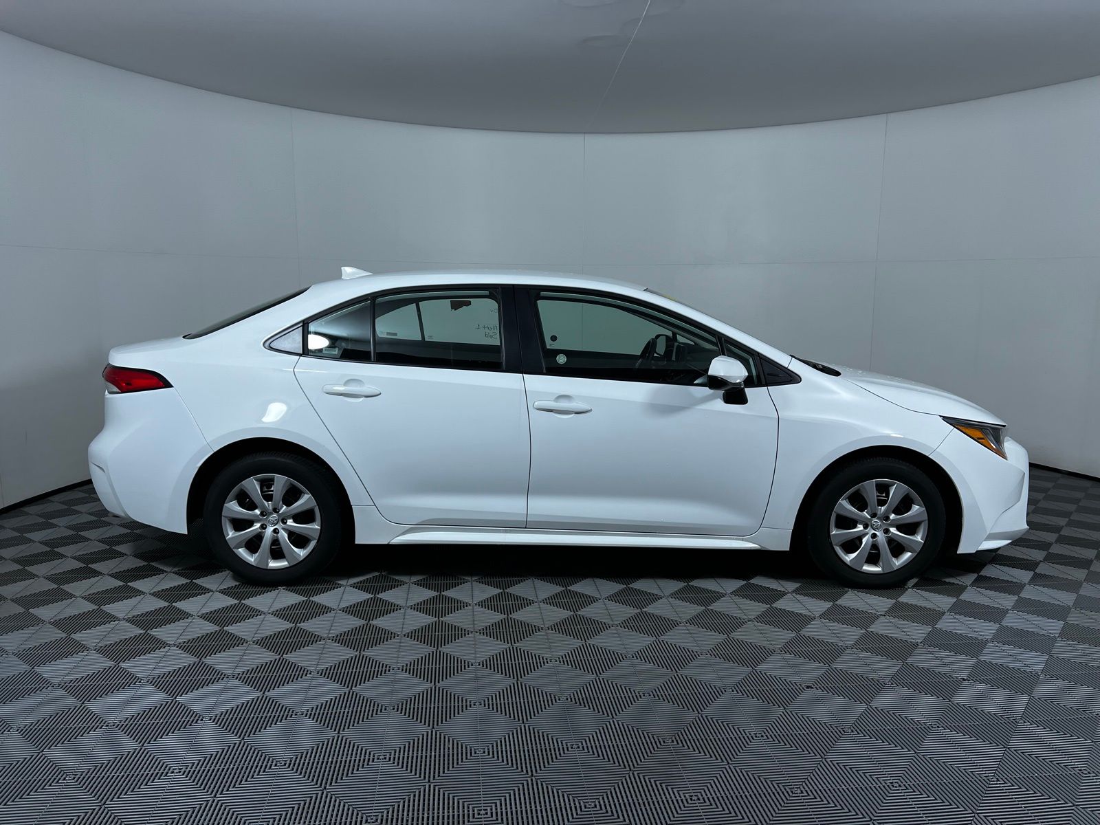 Thumbnail: 2025 Toyota Corolla - 4