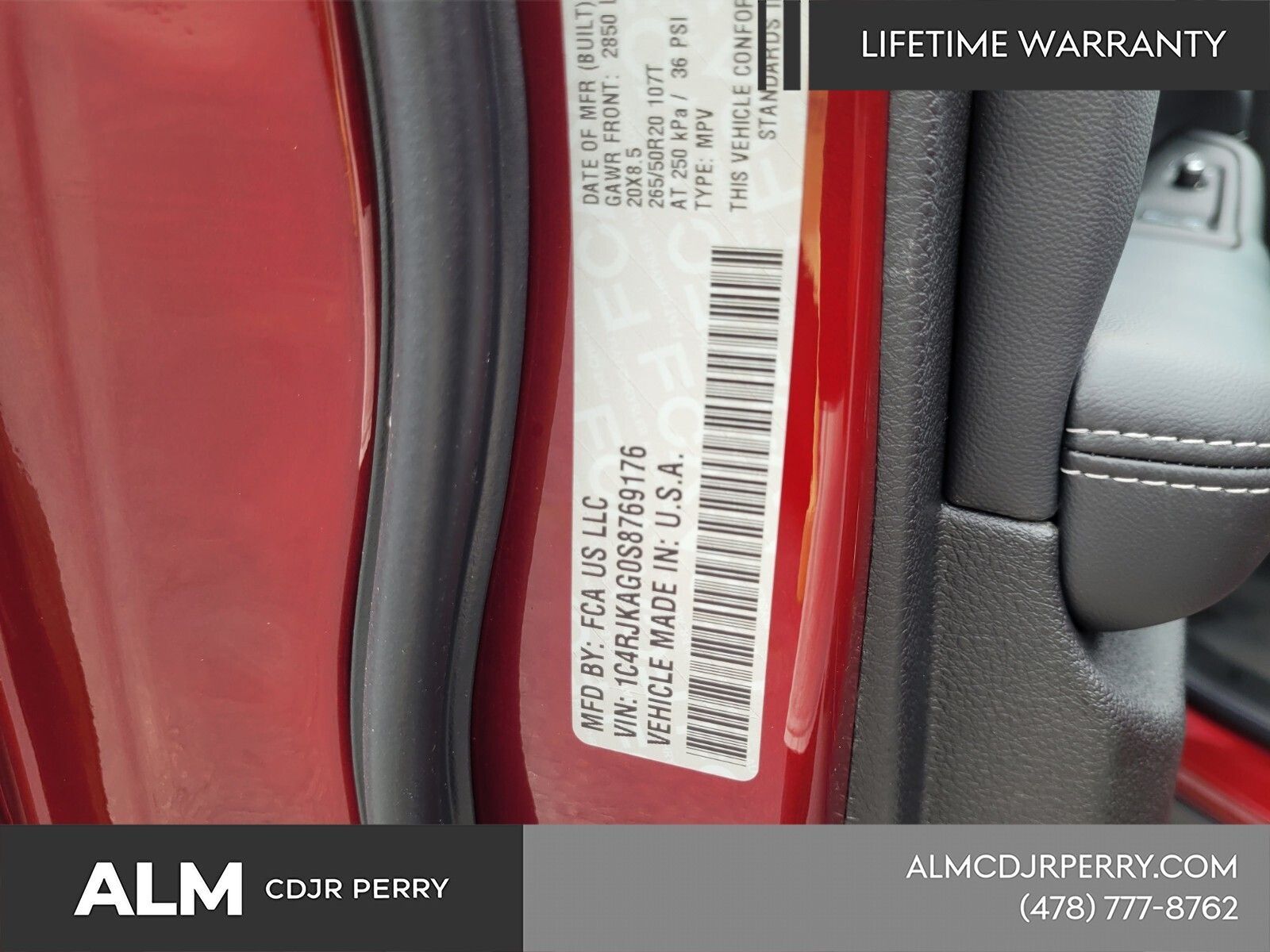 New 2025 Velvet Red Pearl-Coat Exterior Paint Jeep Altitude X image 21