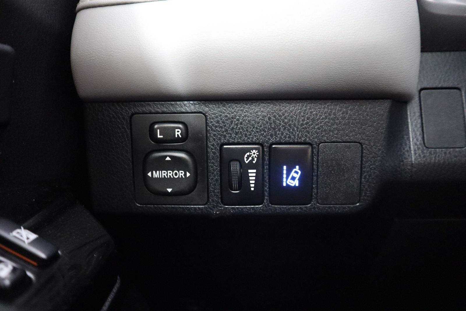 2017 Toyota RAV4 Hybrid Limited photo