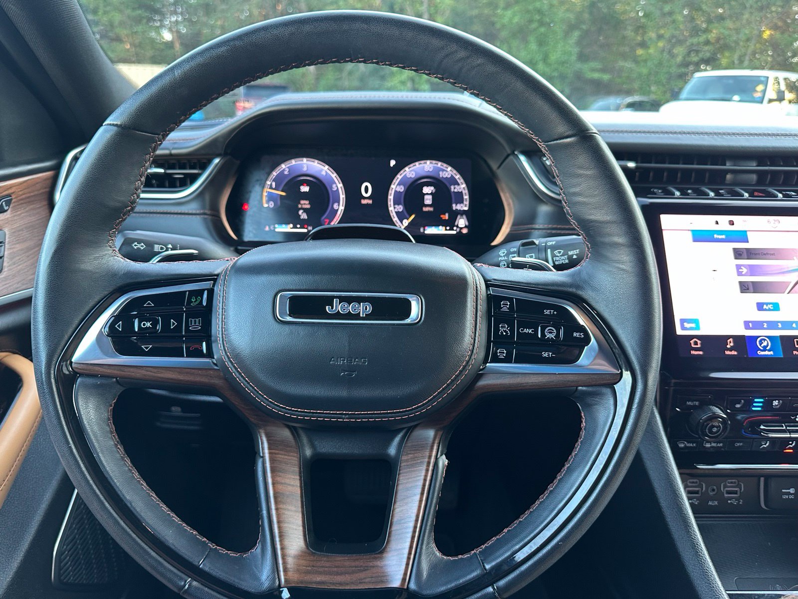 Used 2025  Jeep Summit image 18