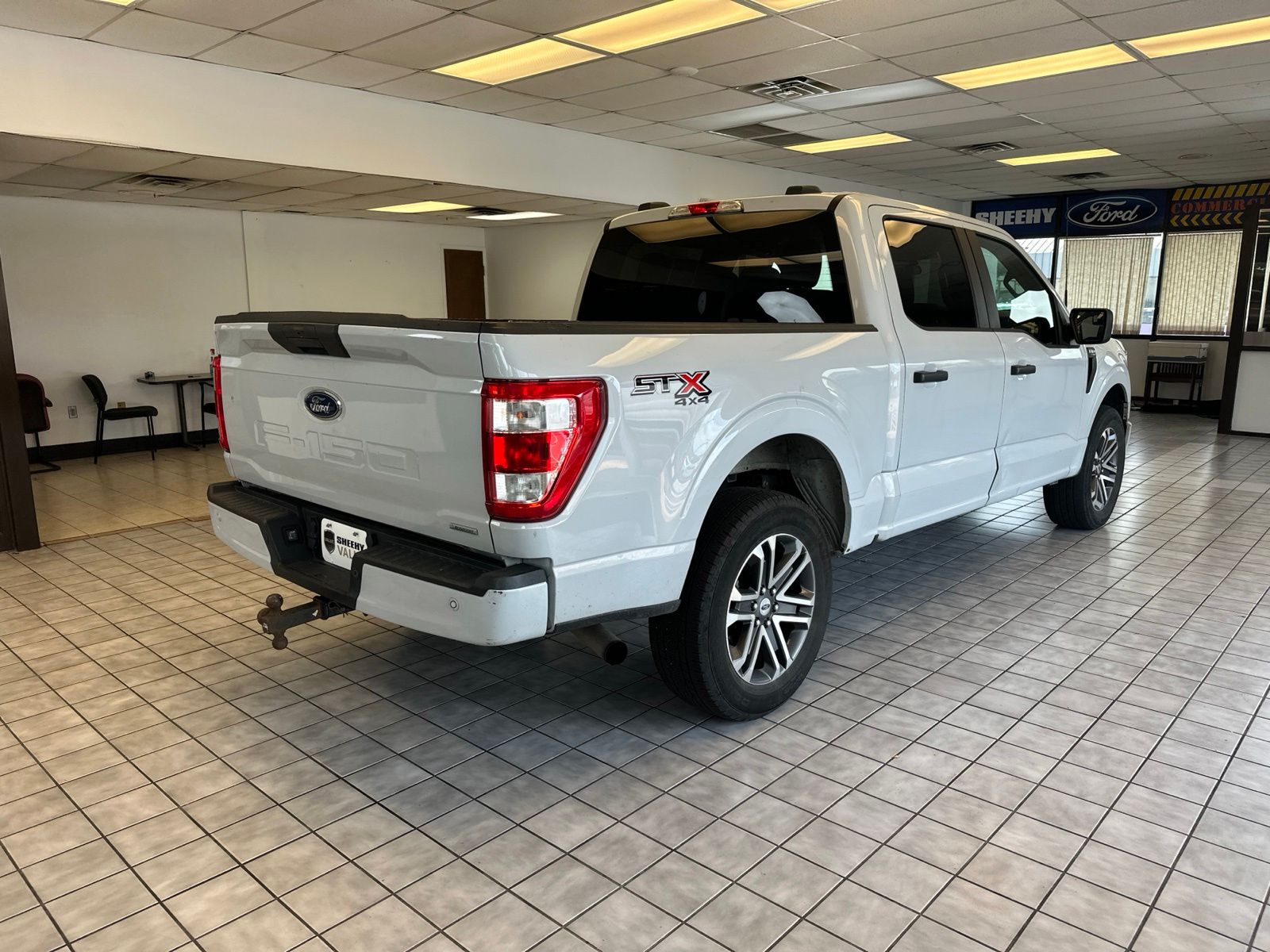 Used 2022 Space White Metallic Ford XL image 8