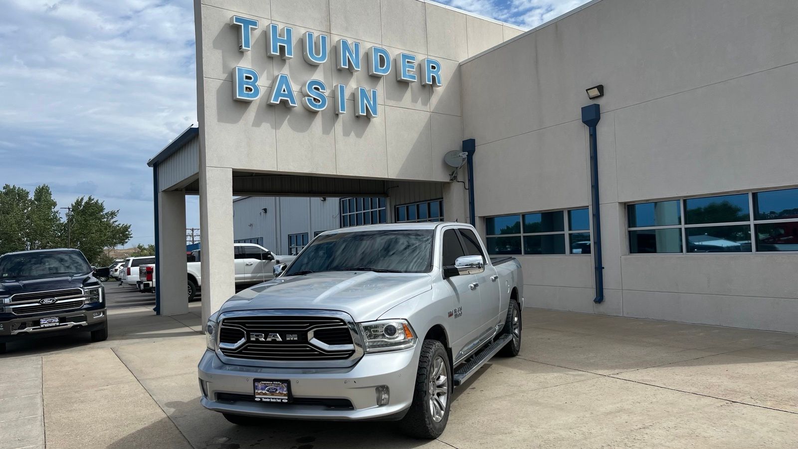 Bright Silver Clearcoat Metallic 2016 RAM 1500 Pickup Truck Four-Wheel Drive 8-Speed Automatic