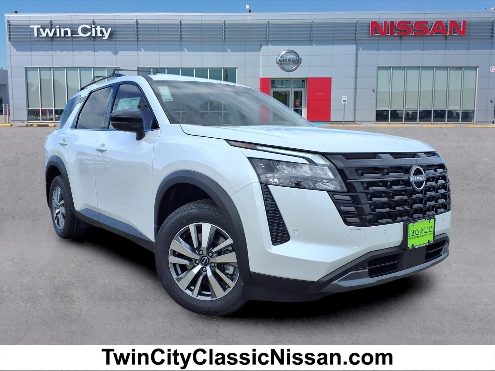 2026 Nissan Pathfinder SL 2WD's photo