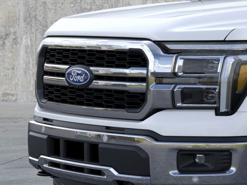 New 2026 Star White Metallic Tri-Coat Ford Lariat image 17
