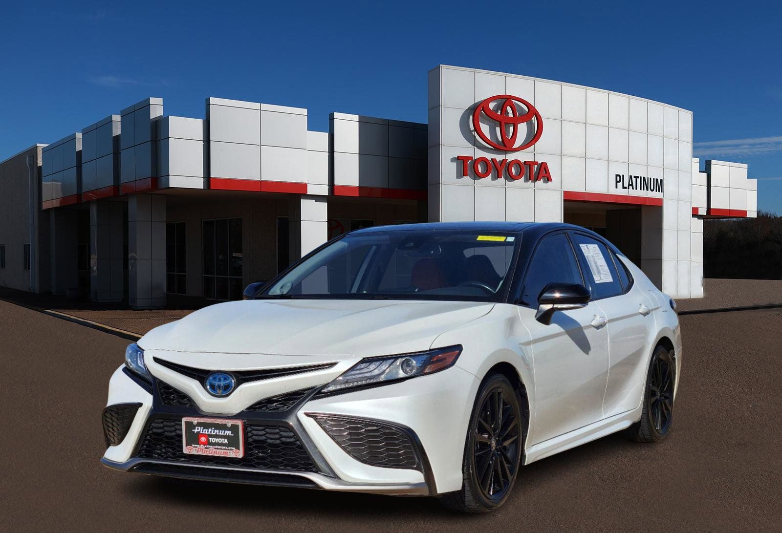 2022 Toyota Camry Hybrid XSE 2