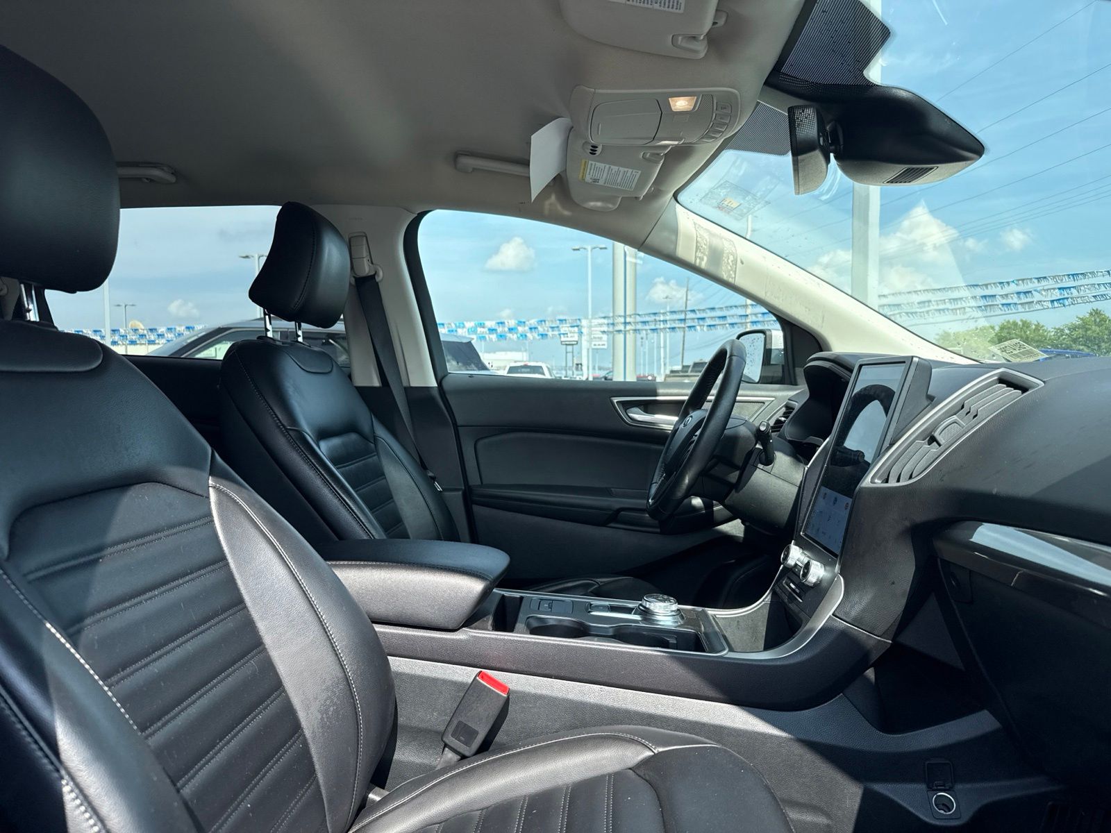 2023 Ford Edge image 15