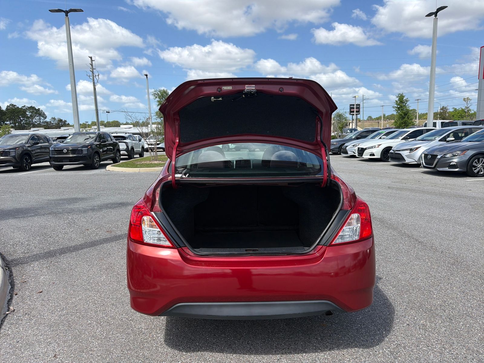 Used 2015 Nissan Versa 1.6 SV 4D Sedan