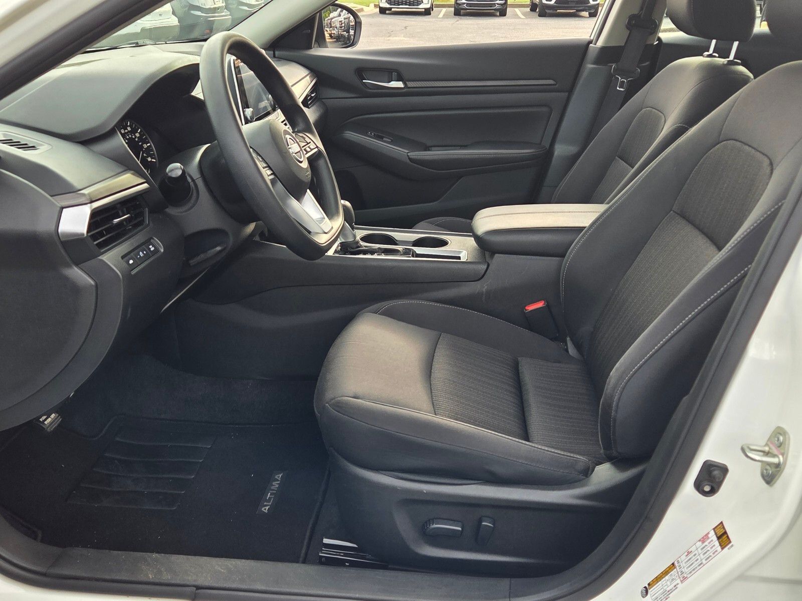 Used 2025 Glacier White Nissan 2.5 SV image 5