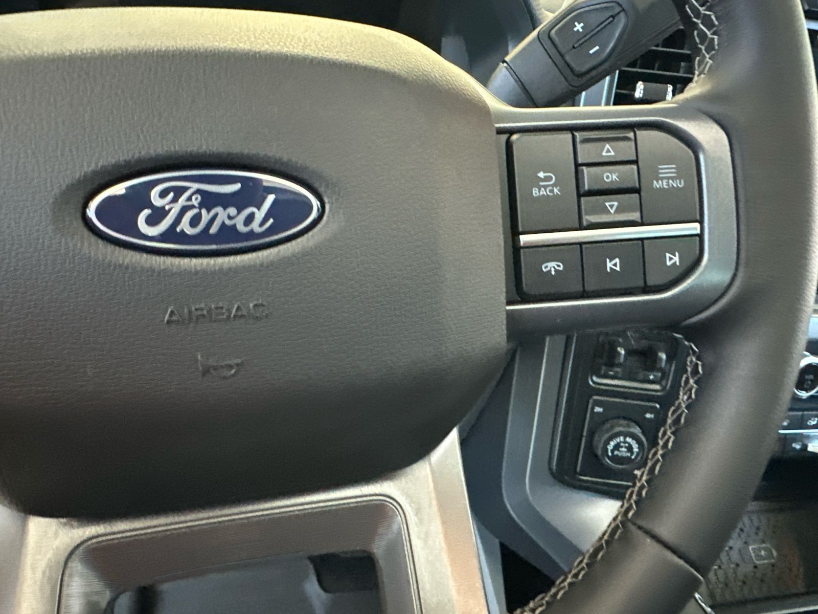 2025 Ford F-150 XLT - Photo 19