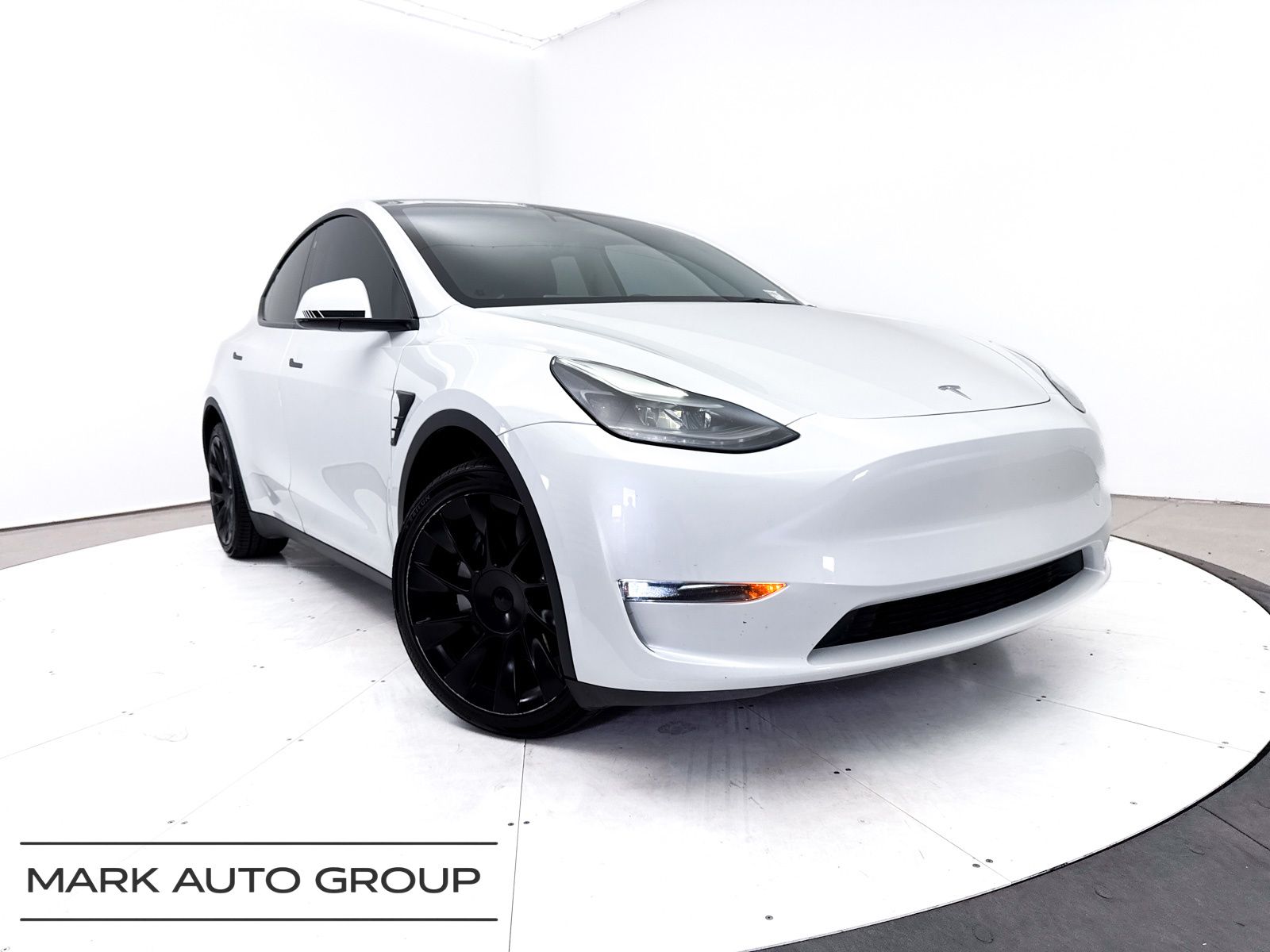 2023 Tesla Model Y Long Range Dual Motor All-Wheel Drive's photo