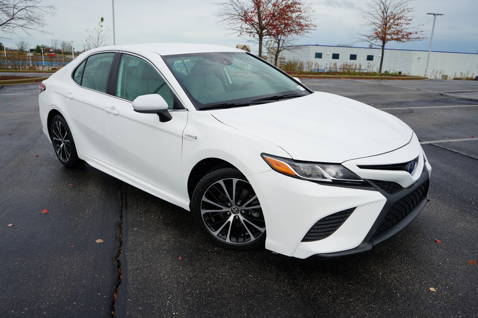 2020 Toyota Camry Hybrid SE 29