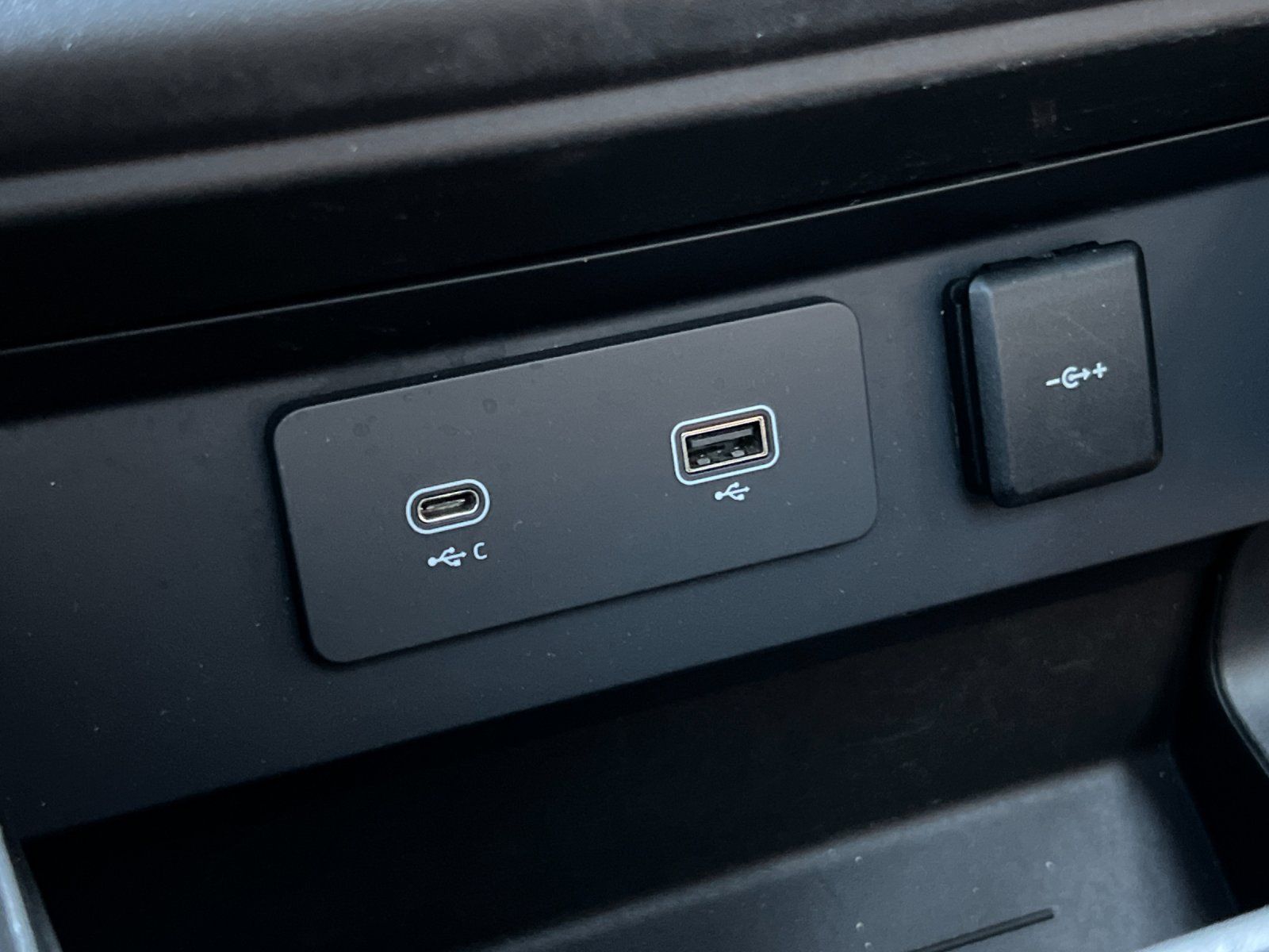 2023 Land Rover Defender 110 V8 — full photo 19 of 27