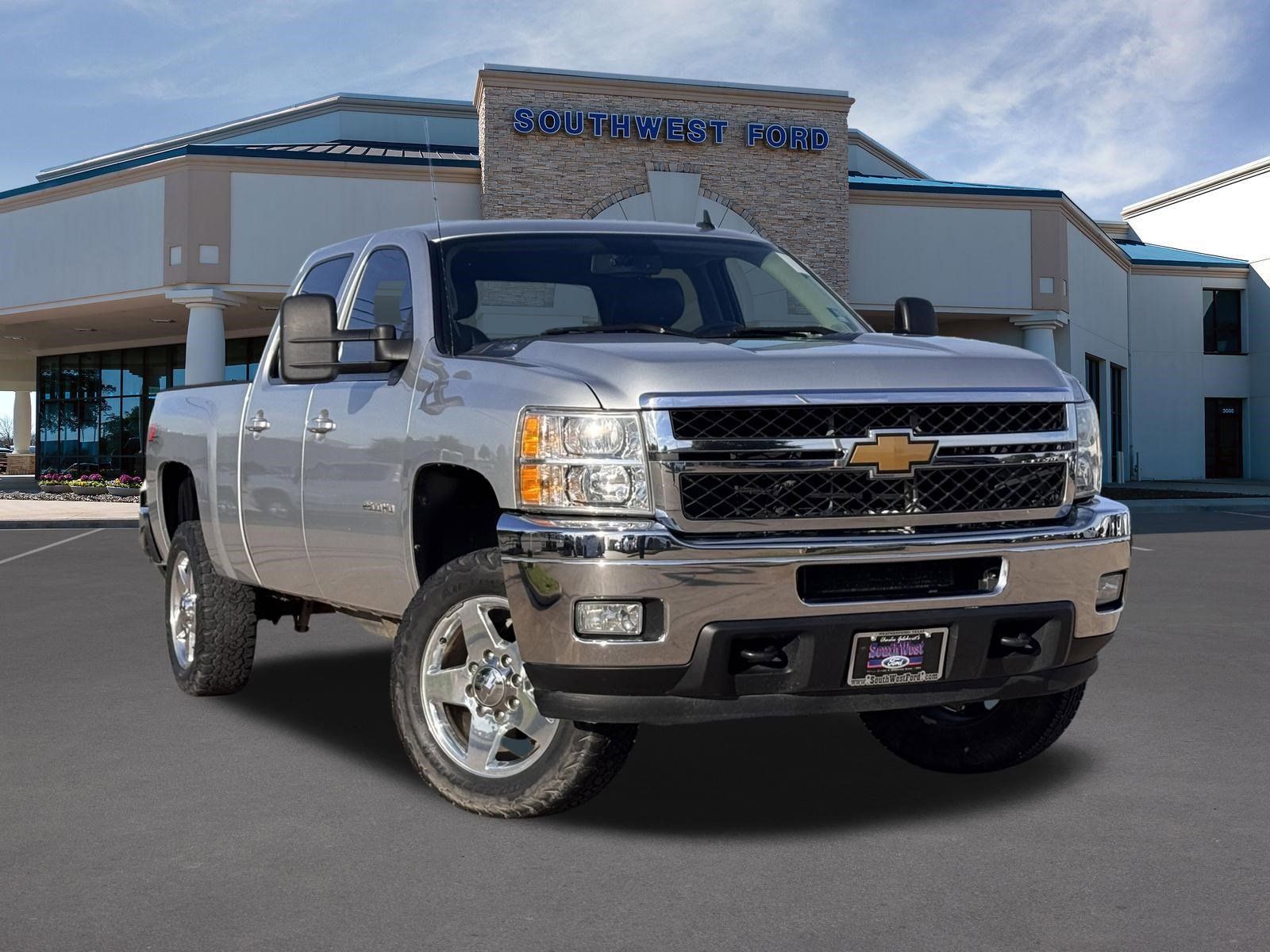 Silver Ice Metallic 2013 Chevrolet Silverado 2500HD LTZ Crew Cab 4WD Pickup Truck Four-Wheel Drive 6-Speed Automatic Overdrive