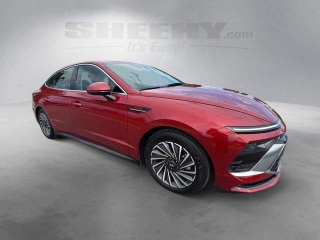 Used 2025 Red Hyundai SEL image 2