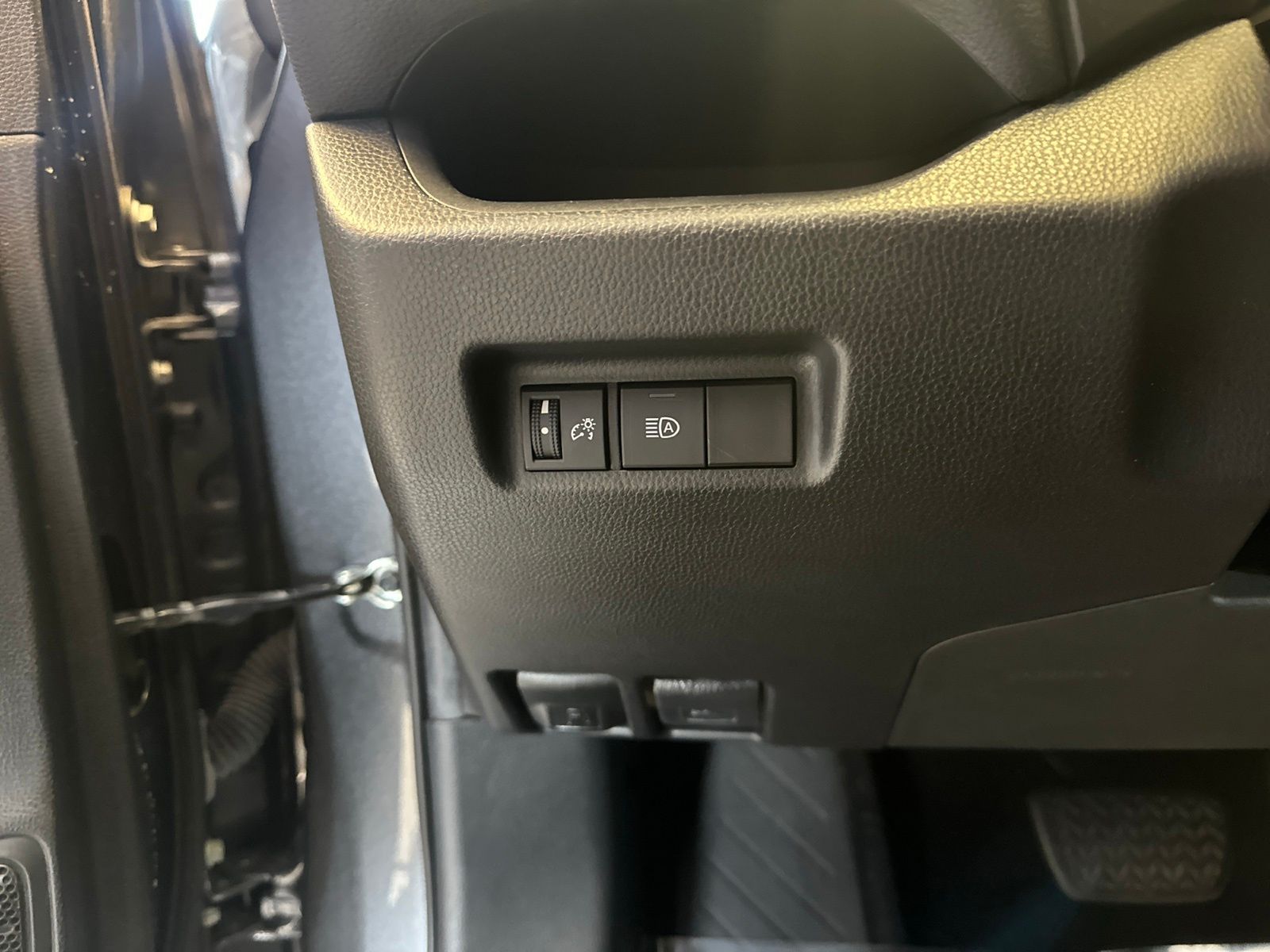 Used 2020 Magnetic Gray Metallic Toyota XLE image 20