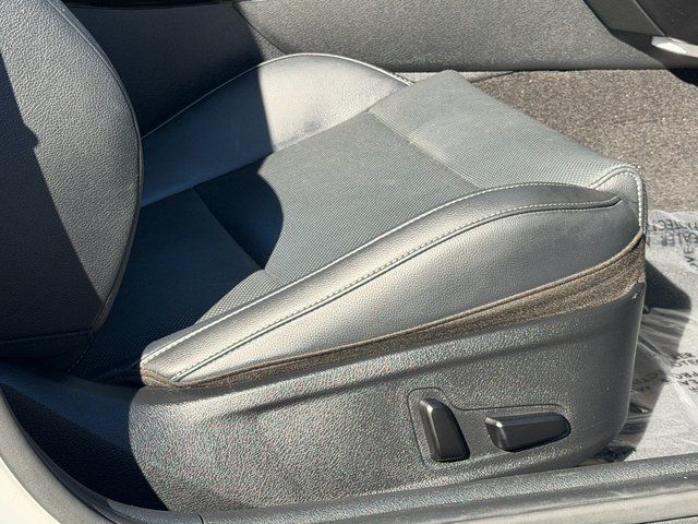 Used 2023 Ceramic White Kia GT-Line image 15