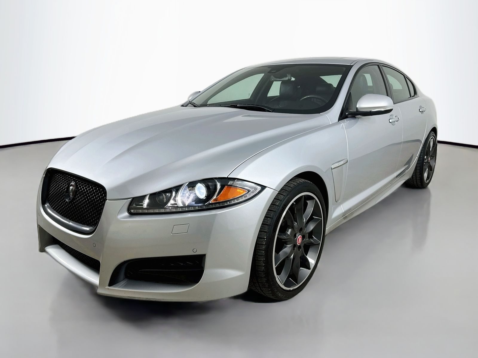 Rhodium Silver Metallic 2015 Jaguar XF Sedan All-Wheel Drive 8-Speed Automatic
