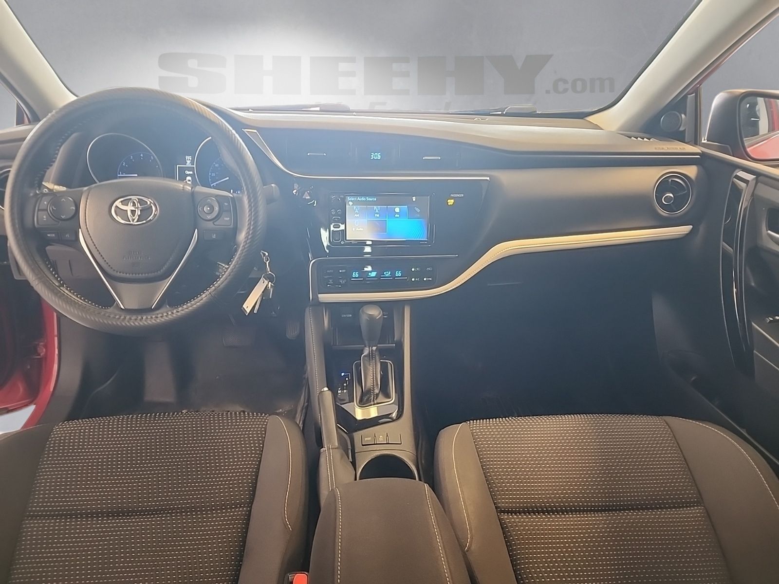 Used 2018 Barcelona Red Metallic Toyota Base image 3