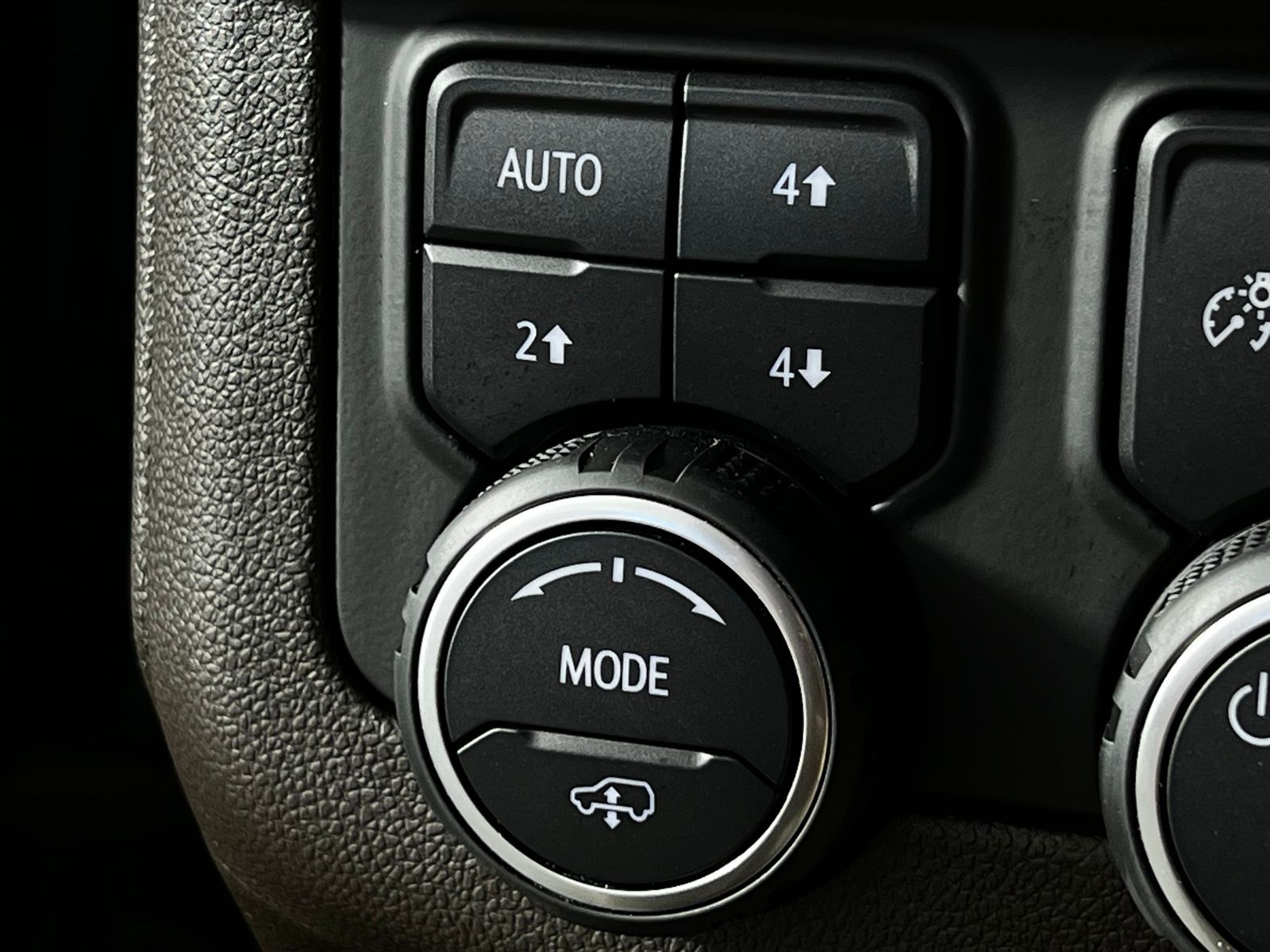 Thumbnail: 2023 Chevrolet Tahoe - 24