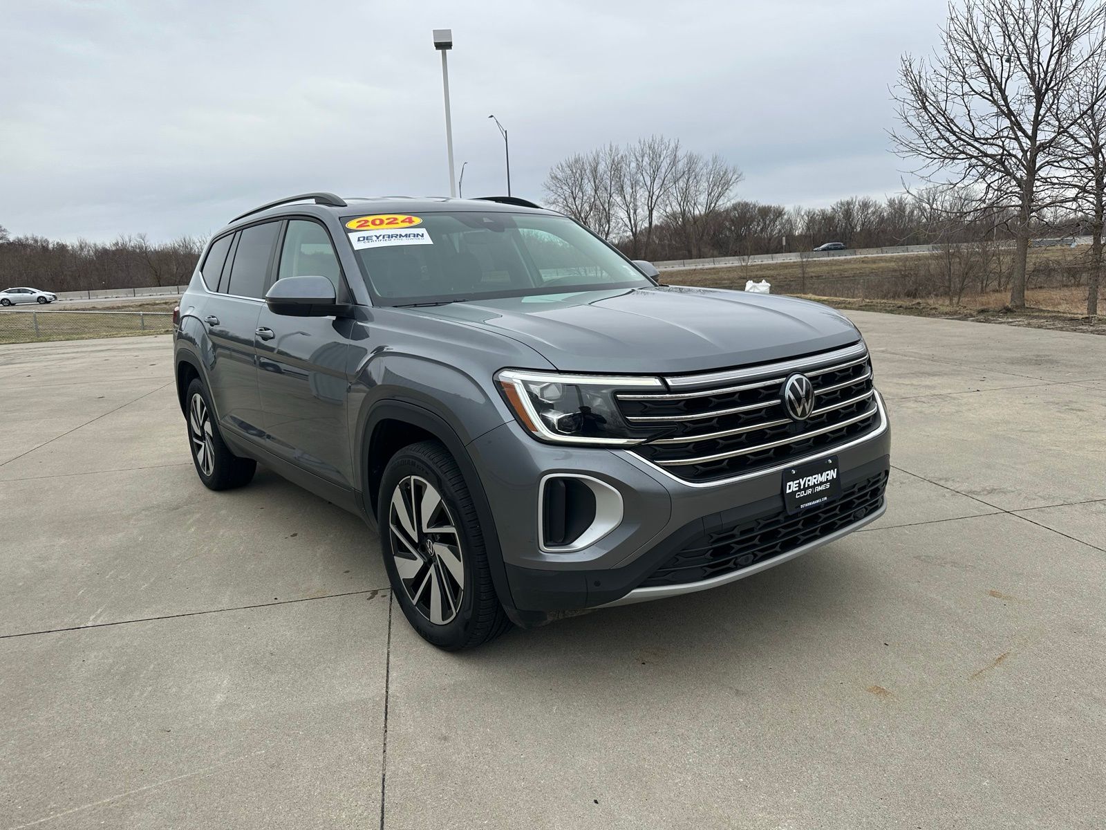 2024 Volkswagen Atlas SE FWD with Technology