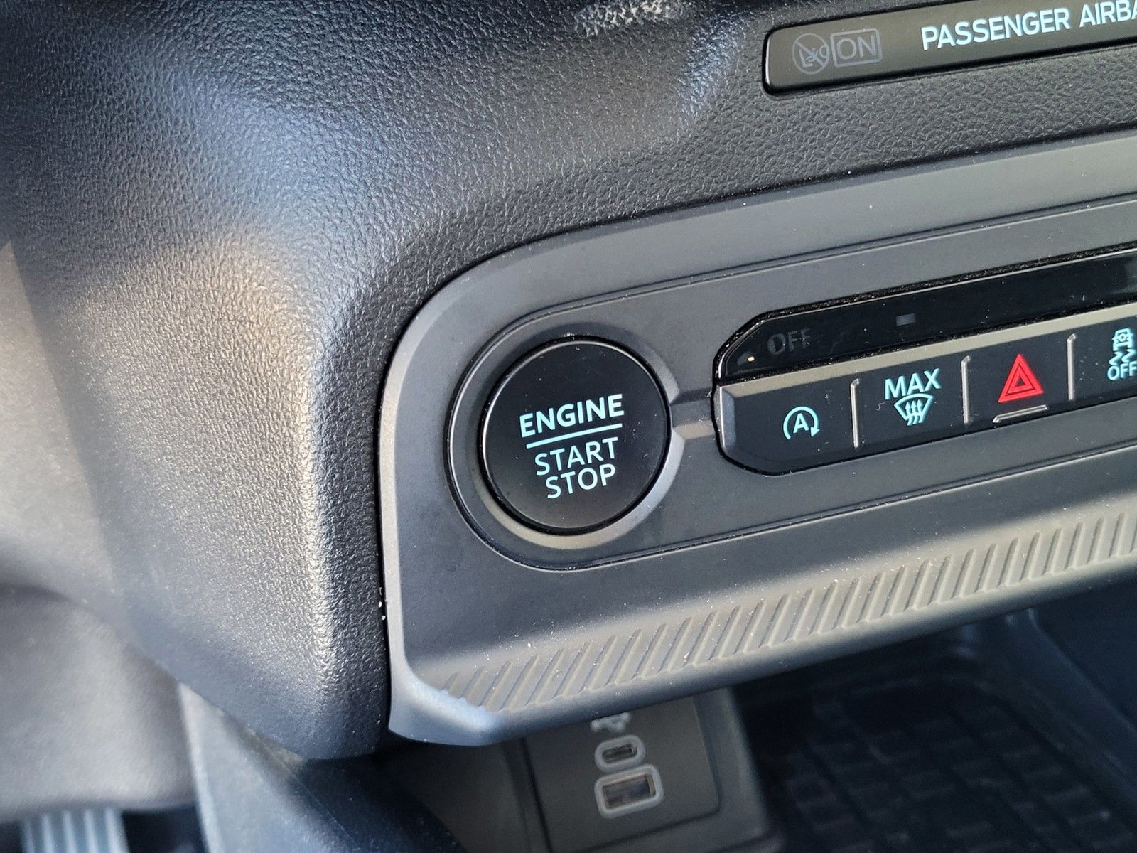 Used 2025 Red Ford Big Bend image 24