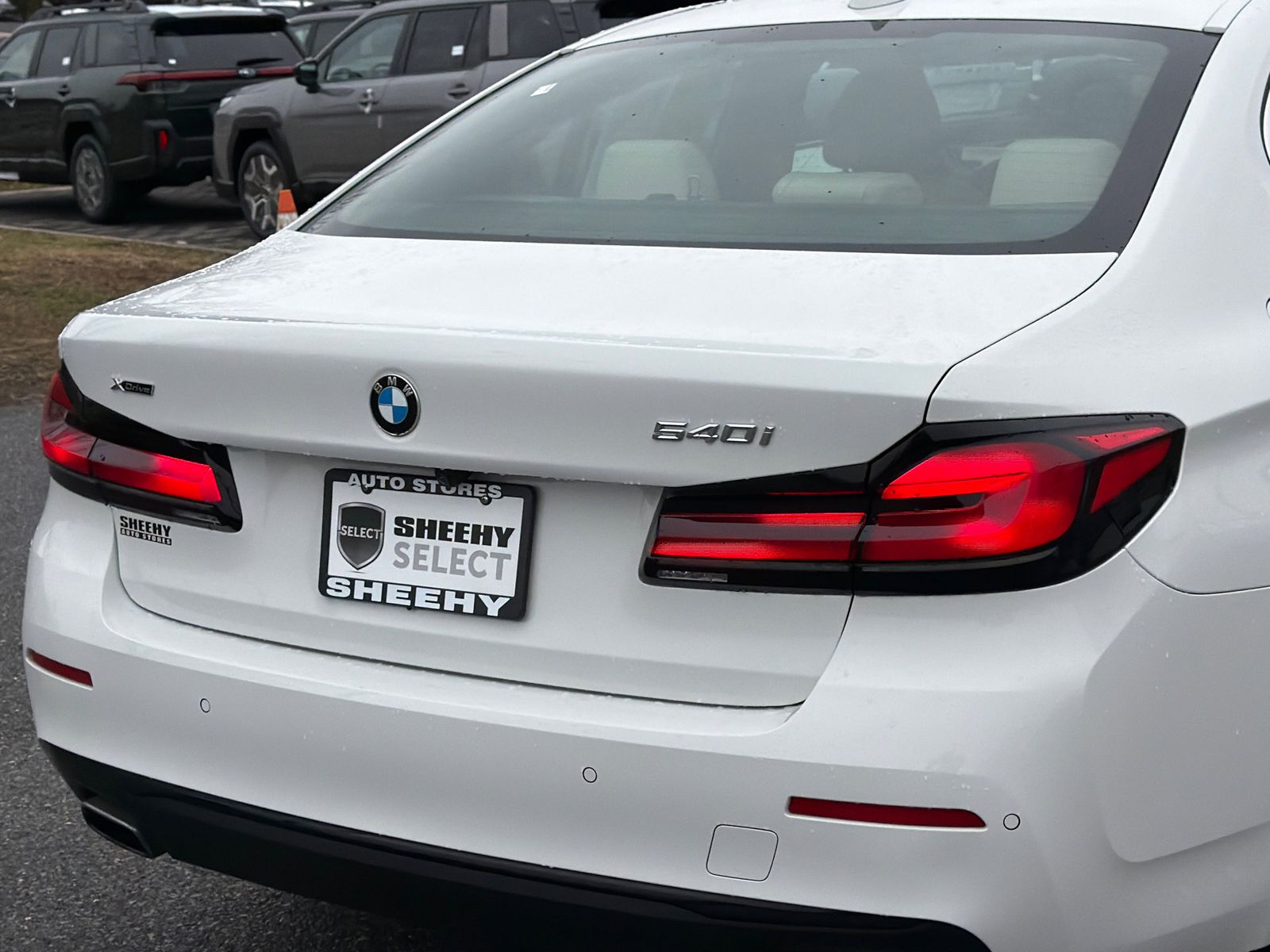 Used 2023 Alpine White BMW 540i xDrive image 28
