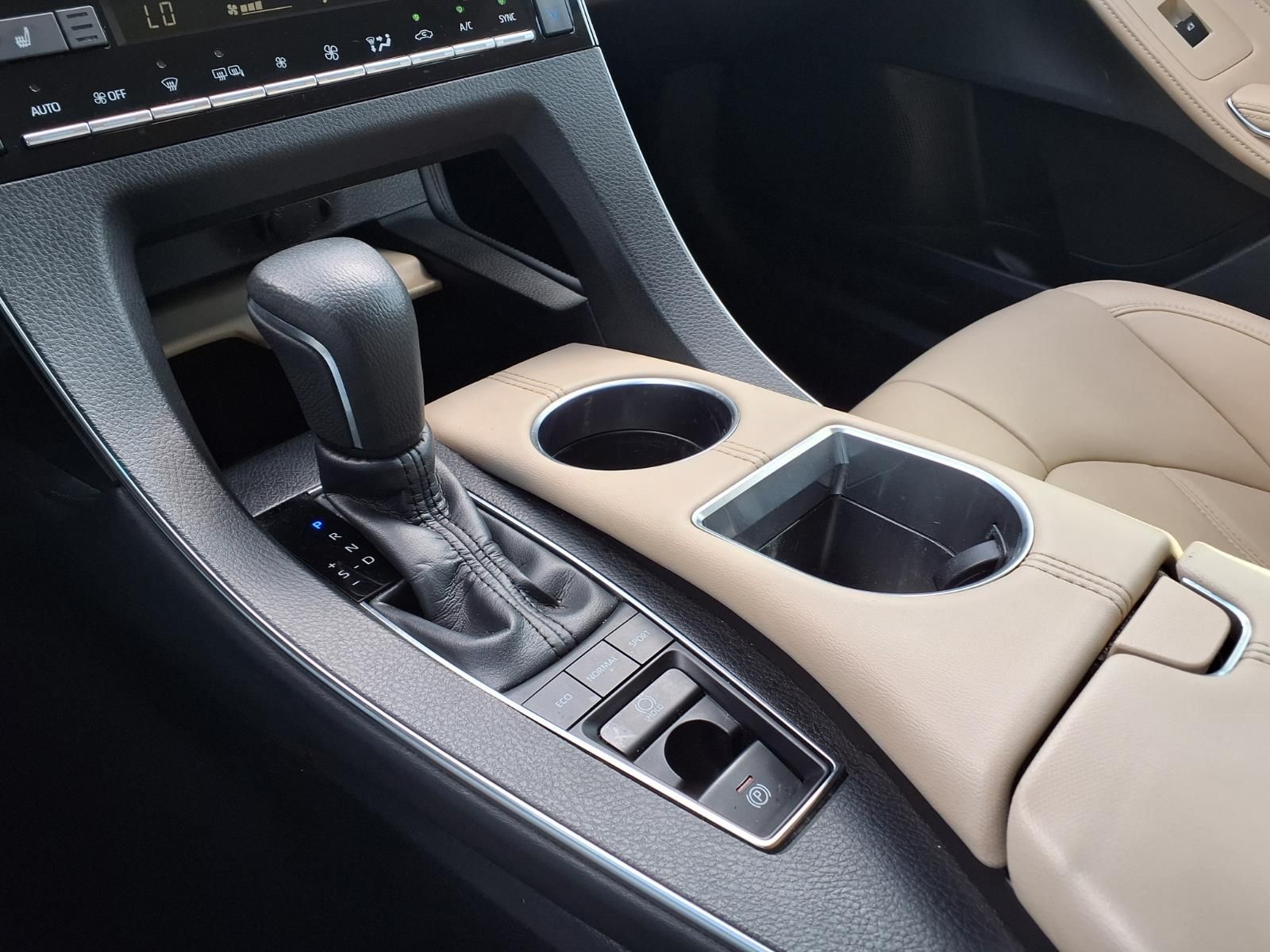 2019 Toyota Avalon XLE Beige at Community Toyota