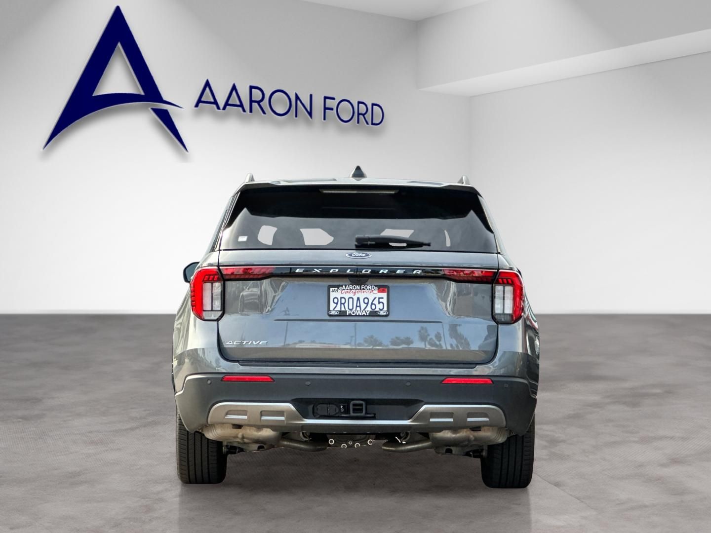 View vehicle photo 5