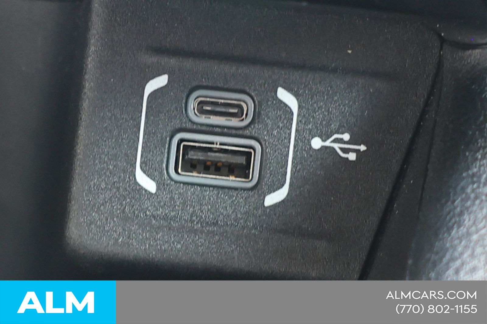 Used 2024  Jeep Sport image 33