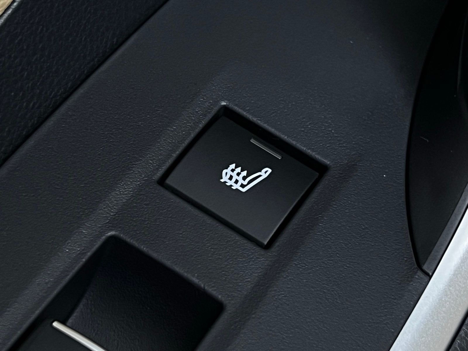 Thumbnail: 2025 Toyota RAV4 - 21