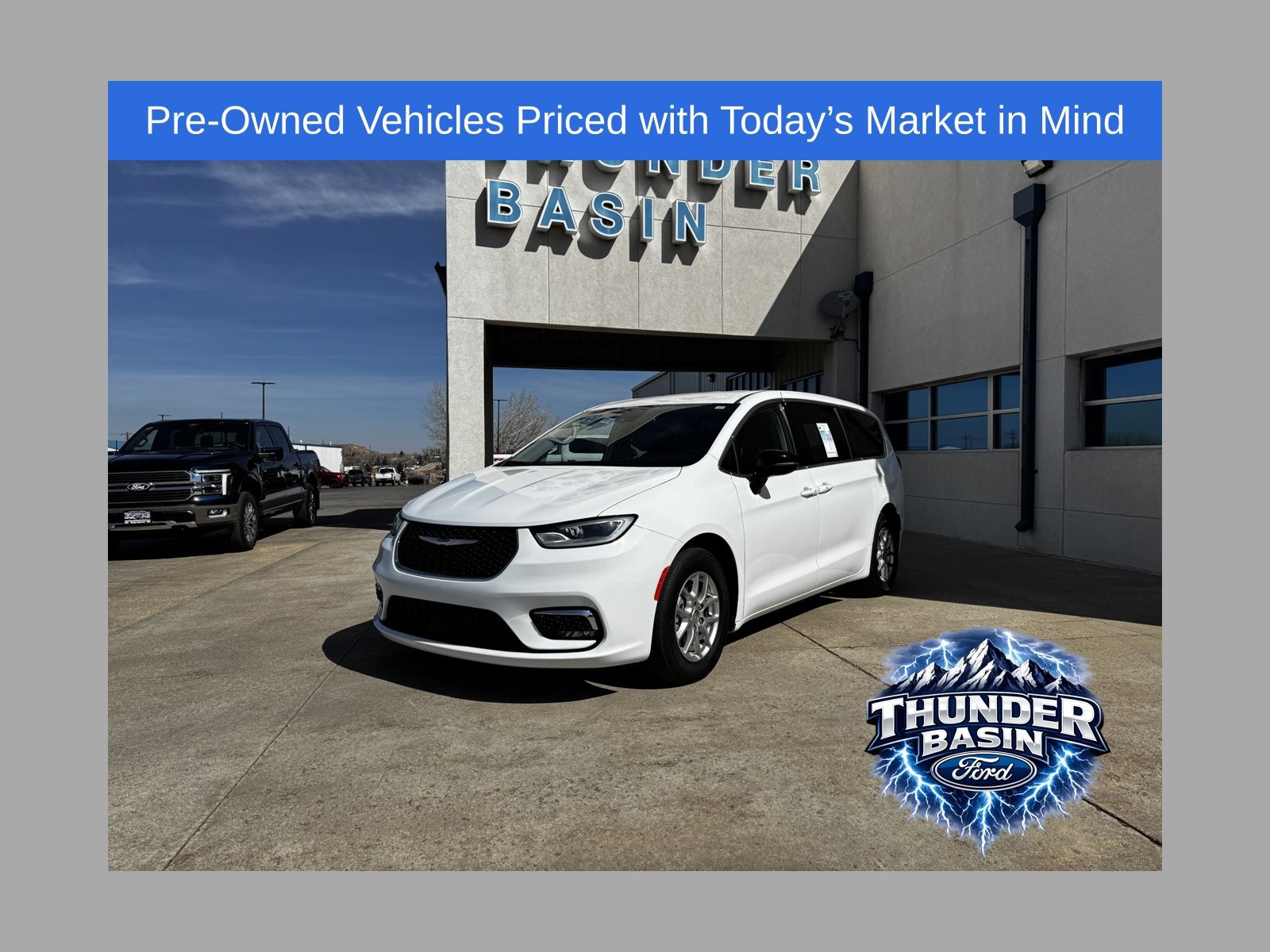Bright White Clearcoat 2024 Chrysler Pacifica Touring L FWD Minivan Front-Wheel Drive 9-Speed Automatic