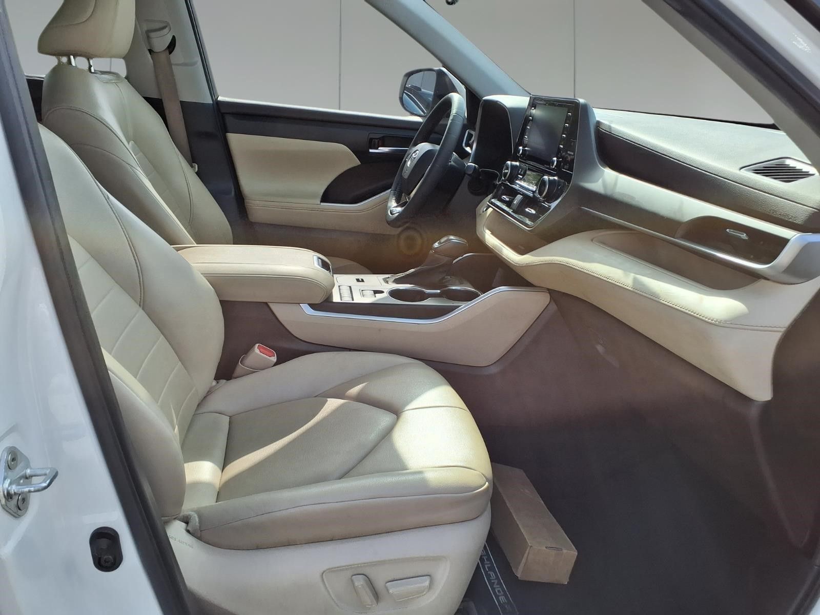 2021 Toyota Highlander XLE White at Toyota of Victoria