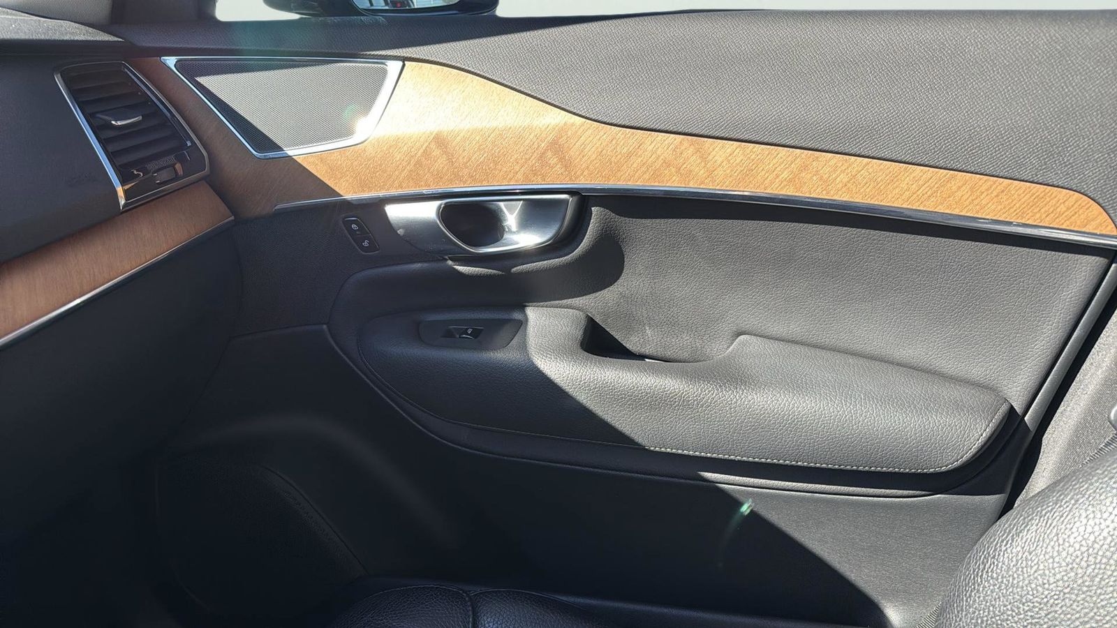 Used Car 2021 Volvo Xc90  T6 Momentum For Sale Under $30,000 In Austin, Texas